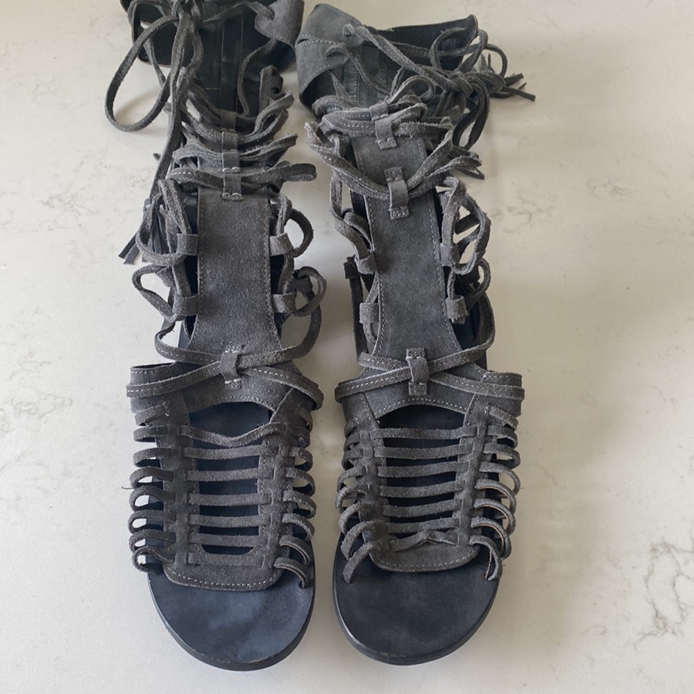 Free People Charcoal Grey Suede
Bohemian Sun Seeker Sandals Size 37 EUC - Picture 3 of 13